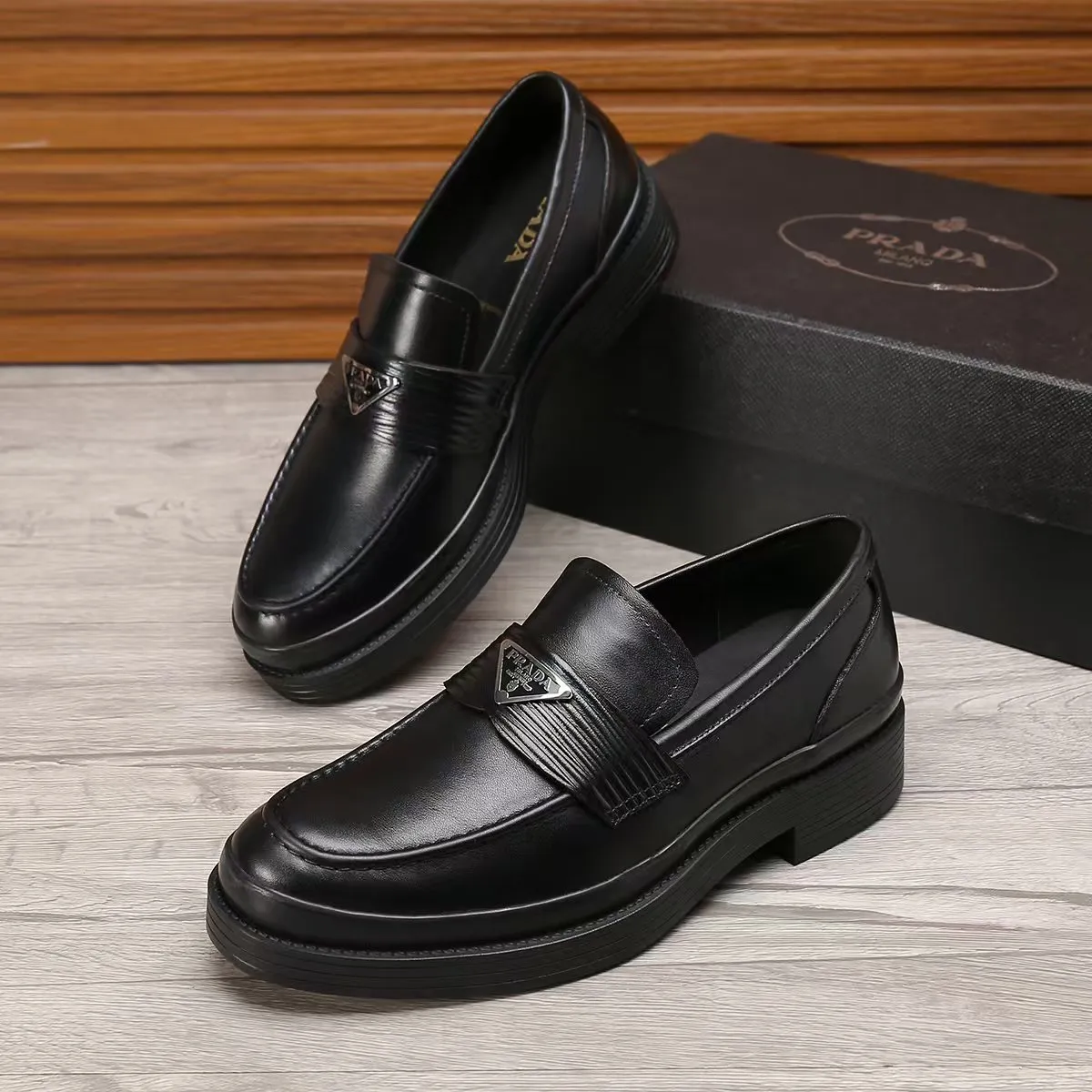 Men's shoes 💰540 💰💰🎩🎩【Prada】Counter 1:1⬆️original reproduction, absolute quality🆗Original outsole, high-quality imported rubber, wear-resistant and non-slip, never degummed, upper material: imported first-layer cowhide➕anti-slip foam outsole, official website material, lining material: water-dyed leather lining, 3 colors available! Code number 38-45